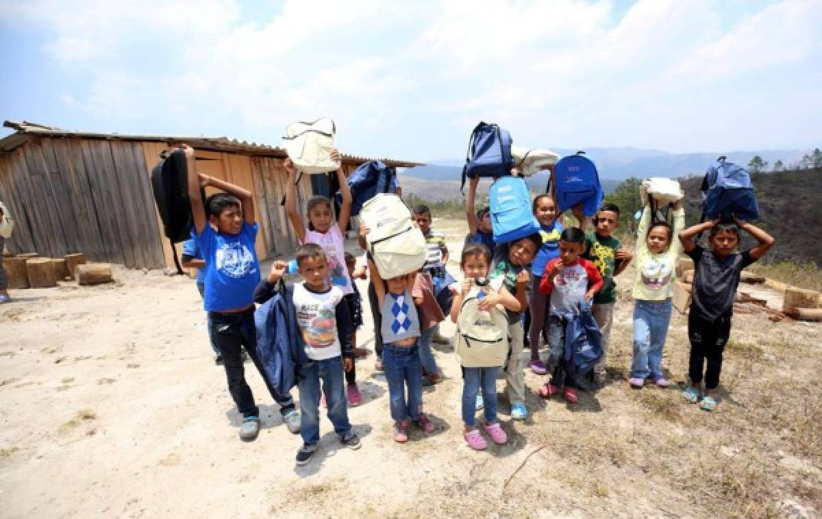 Llega un nuevo lote de útiles escolares a niños de El Zurzular