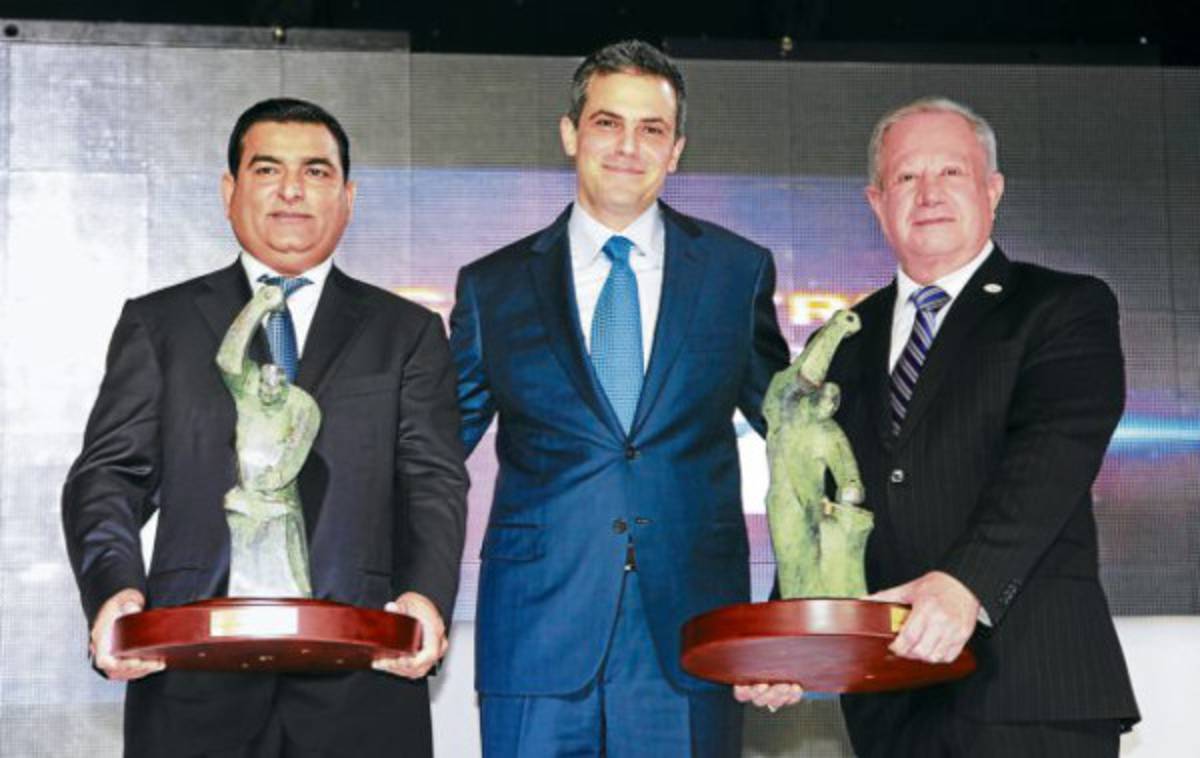 Emprendedores reciben premio El Forjador