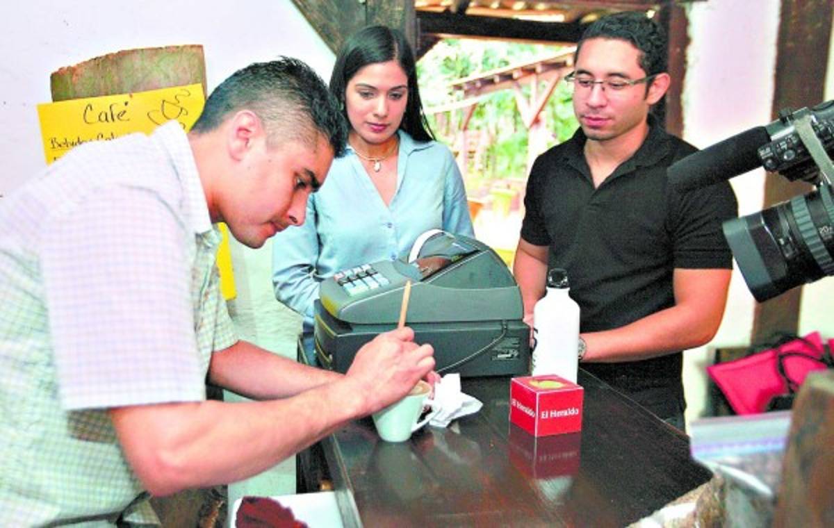 Lienzo y pincel con sabor a café en Honduras