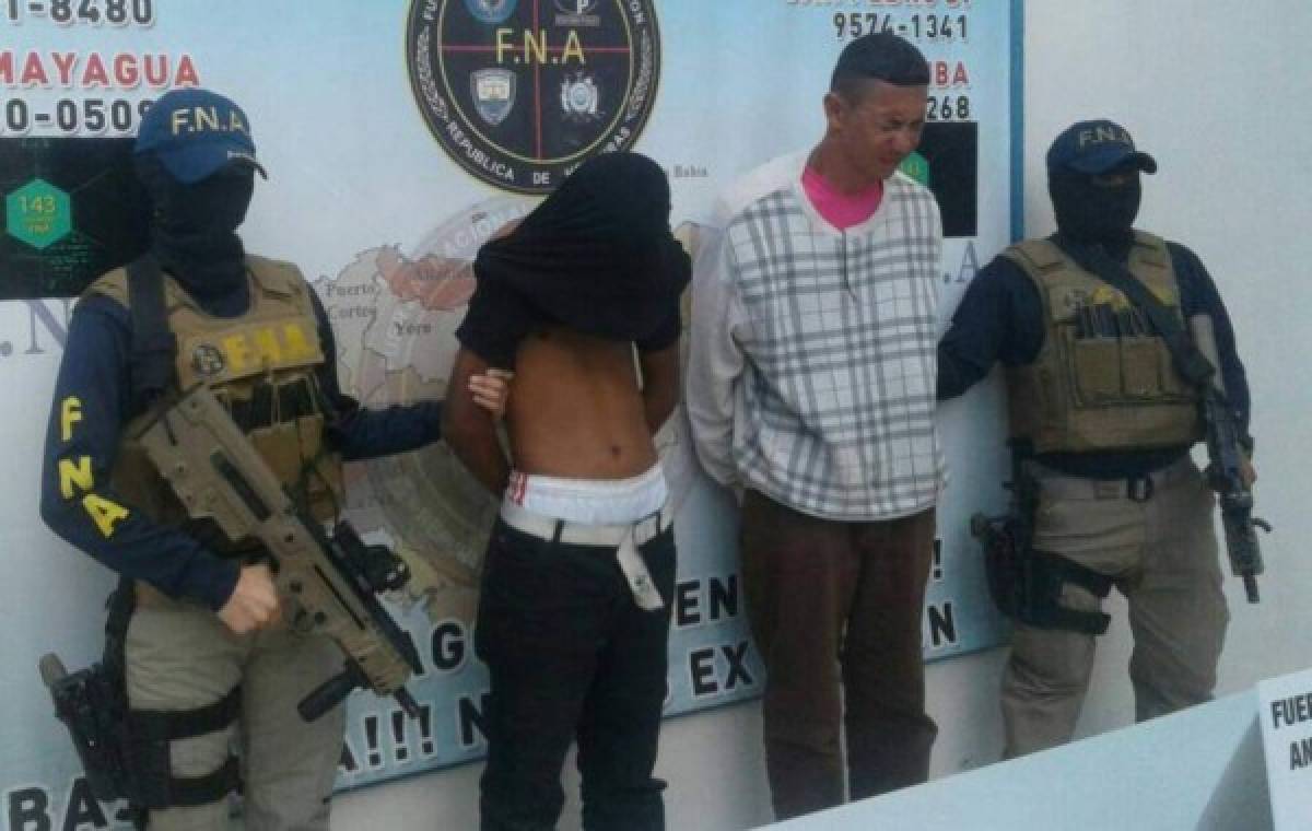 Capturan a dos pandilleros de la 18 que cobraban extorsión en la capital