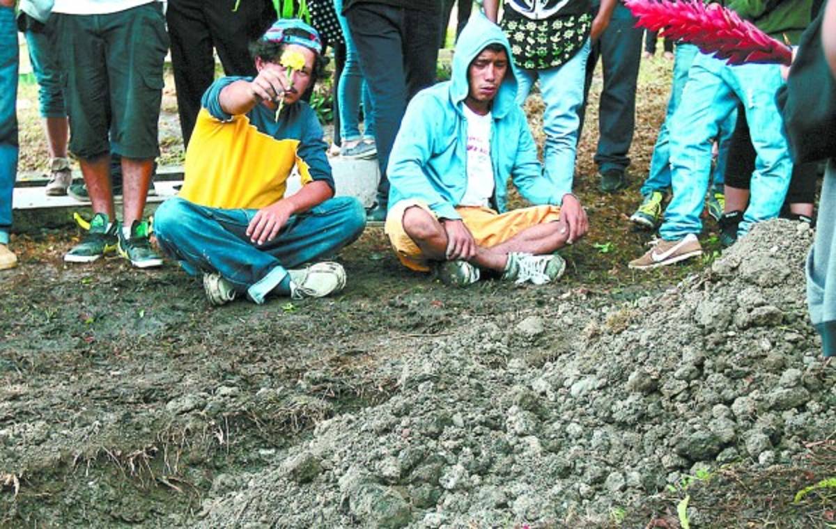 Dan el último adiós a víctimas de la masacre