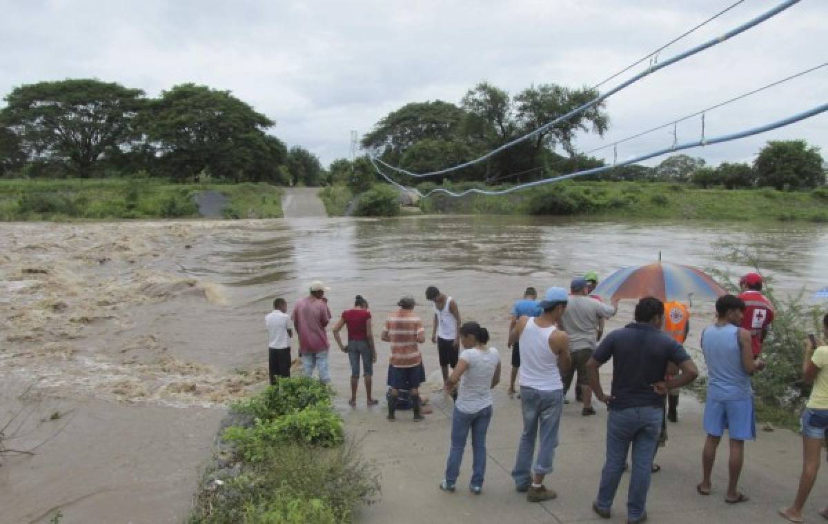 Inundaciones dejan incomunicadas a familias de la Costa de los Amates