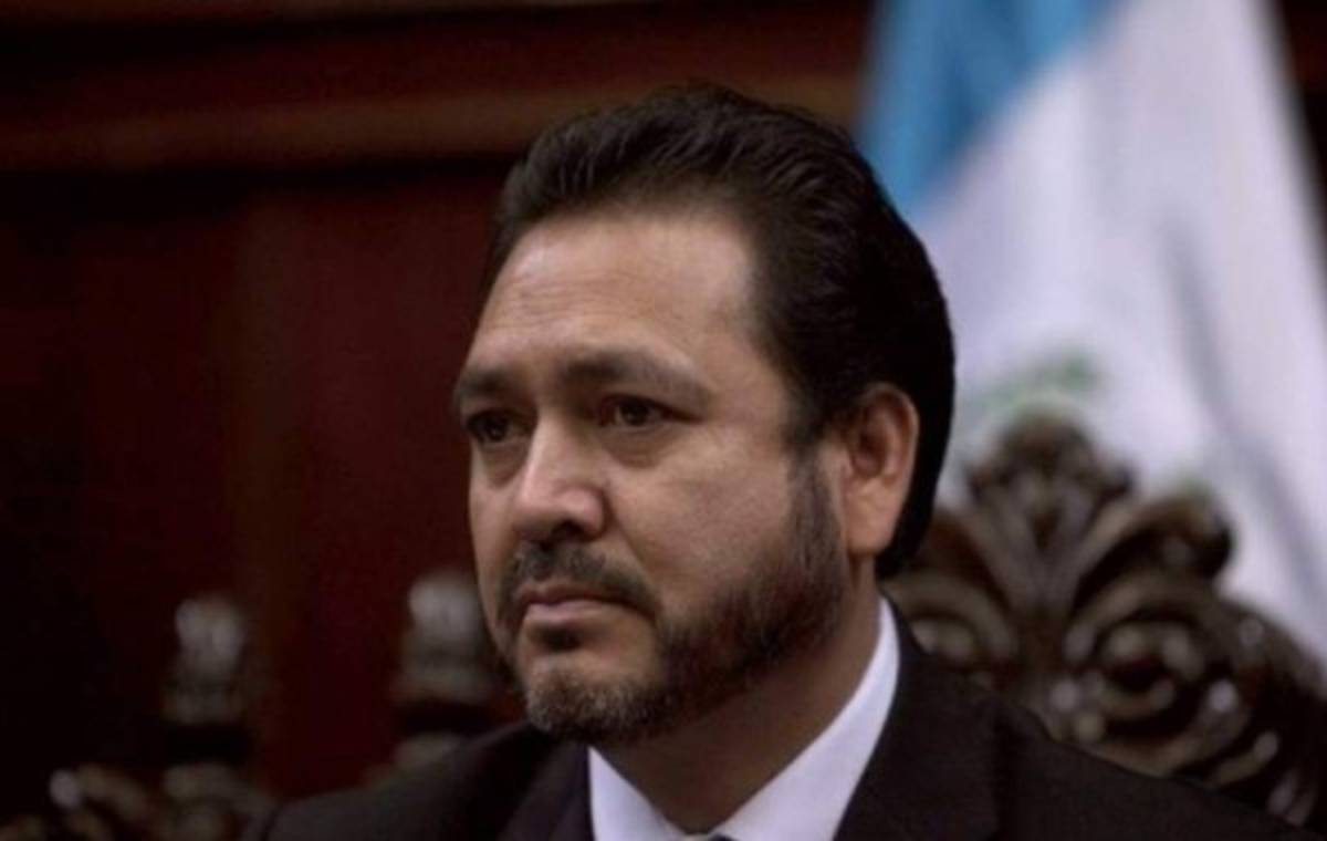 Expresidente de Congreso de Guatemala condenado por tráfico de influencias 