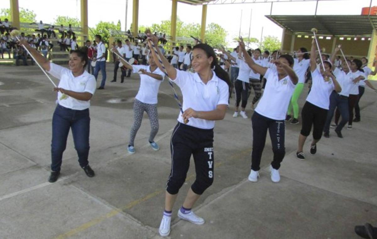 Palillonas y bandas de Choluteca desfilarán al ritmo de 'Despacito”