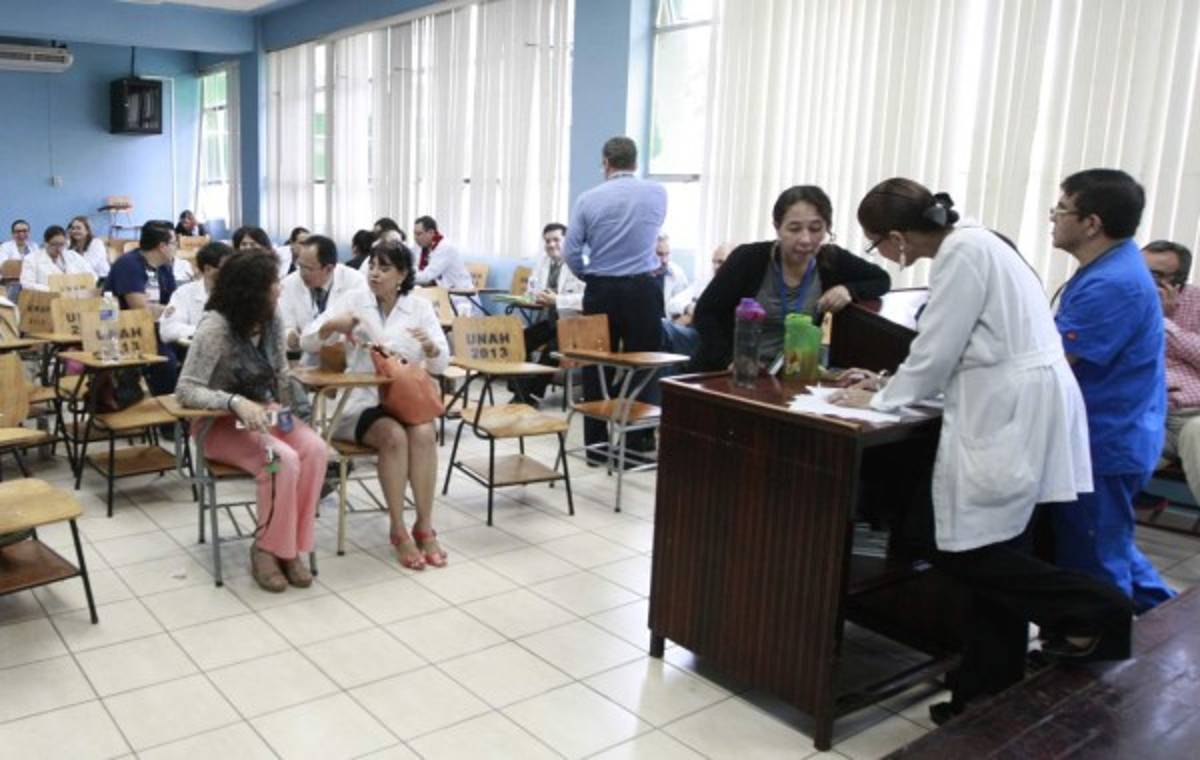 Médicos siguen en paro en hospitales de toda Honduras