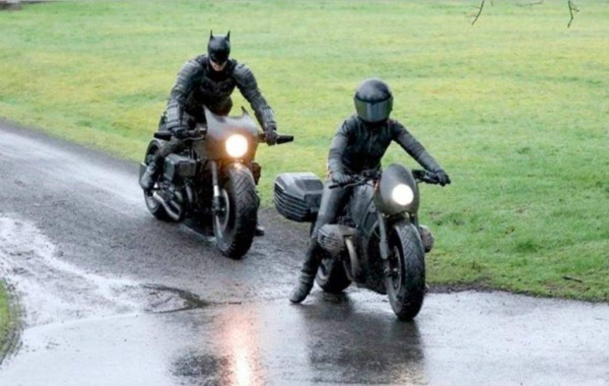 Filtran nuevas fotos del traje que usará Robert Pattinson en Batman