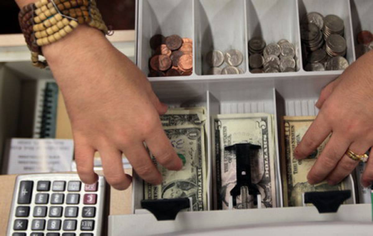 Estadounidenses prevén no subir gastos navideños