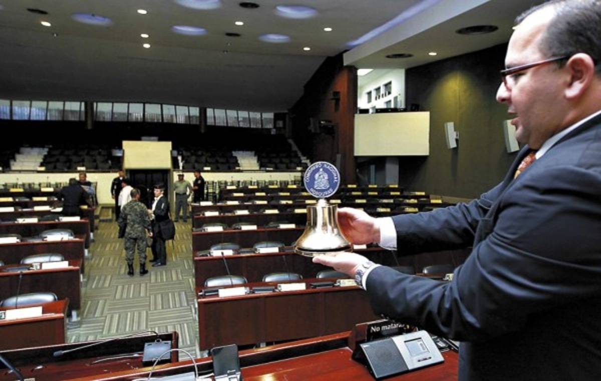 Reparan histórica campana dañada por Libre