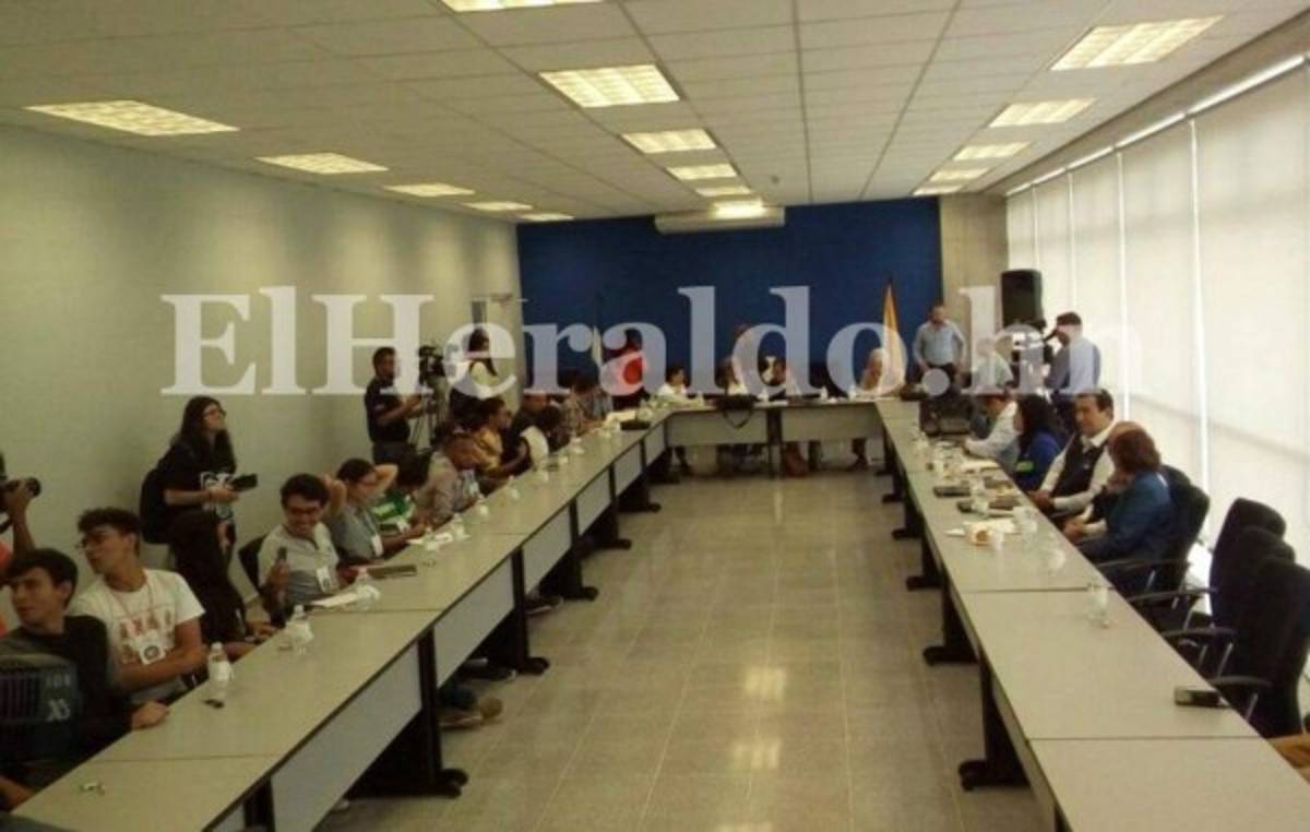 Reanudan diálogo entre estudiantes y autoridades de UNAH
