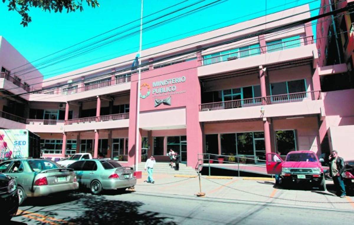 Banda transnacional retiró millonaria cifra de cuenta bancaria de la Naval