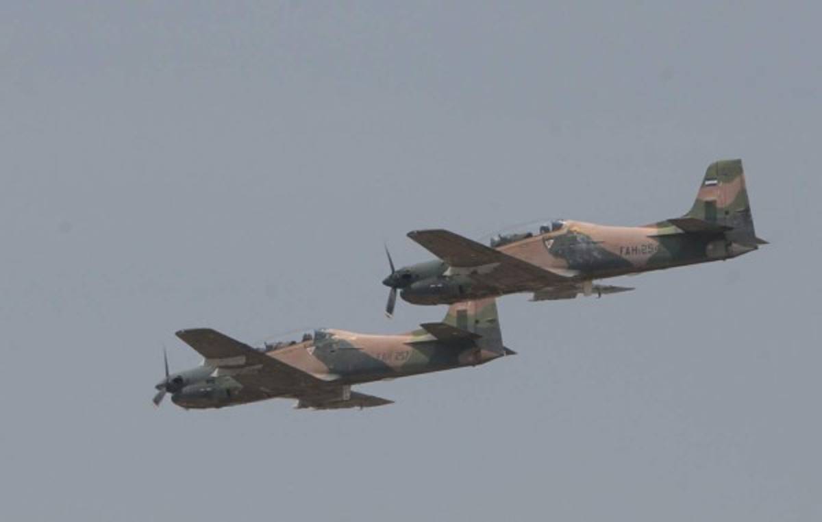 Defensa negocia reparar cerca de 30 aeronaves de la Fuerza Aérea con EE UU