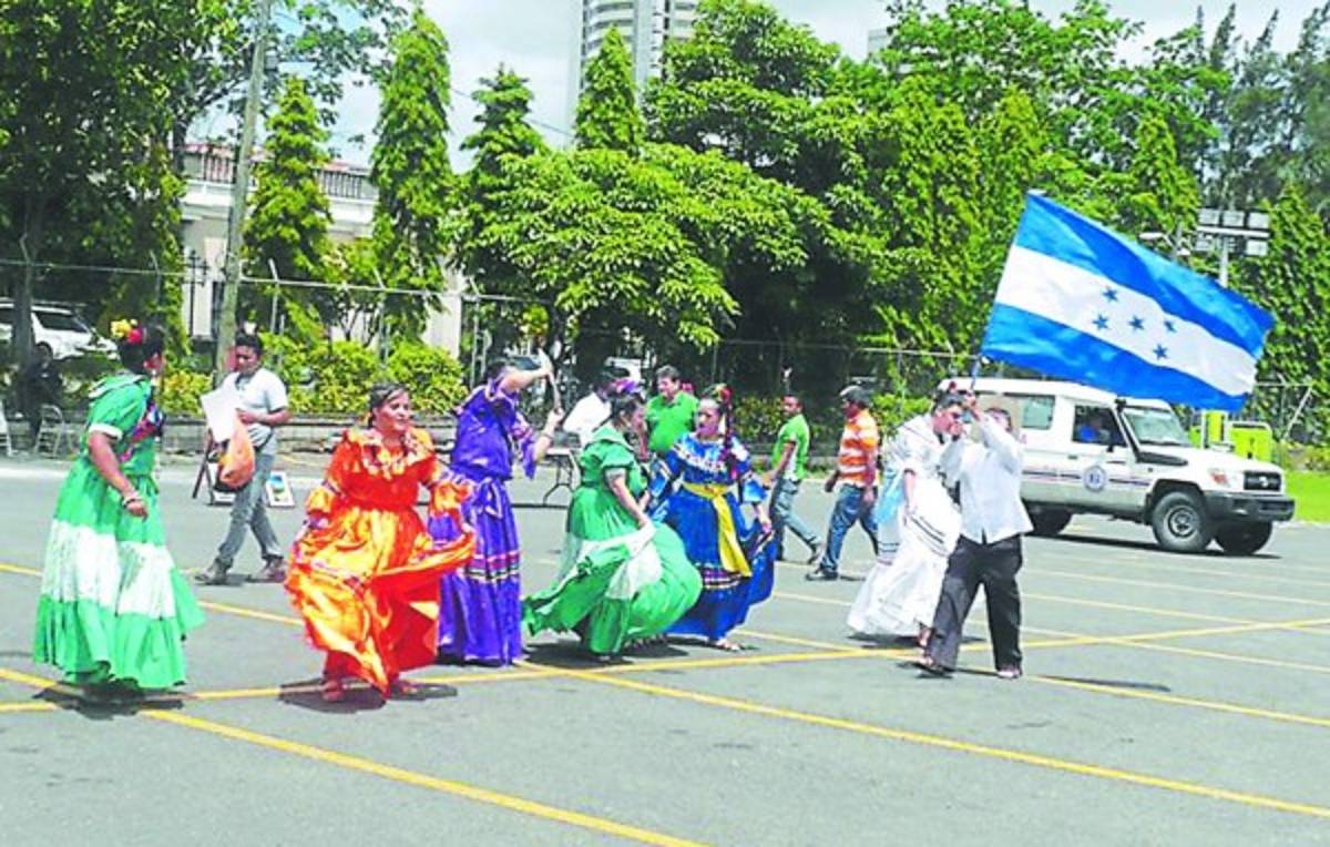 Jóvenes deciden su futuro al son de la danza