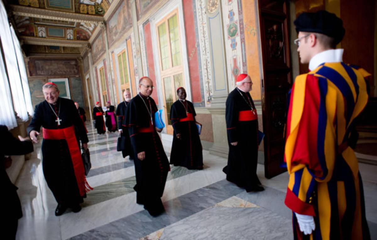 Papa inicia reuniones con el G8 de cardenales para reformar la Curia