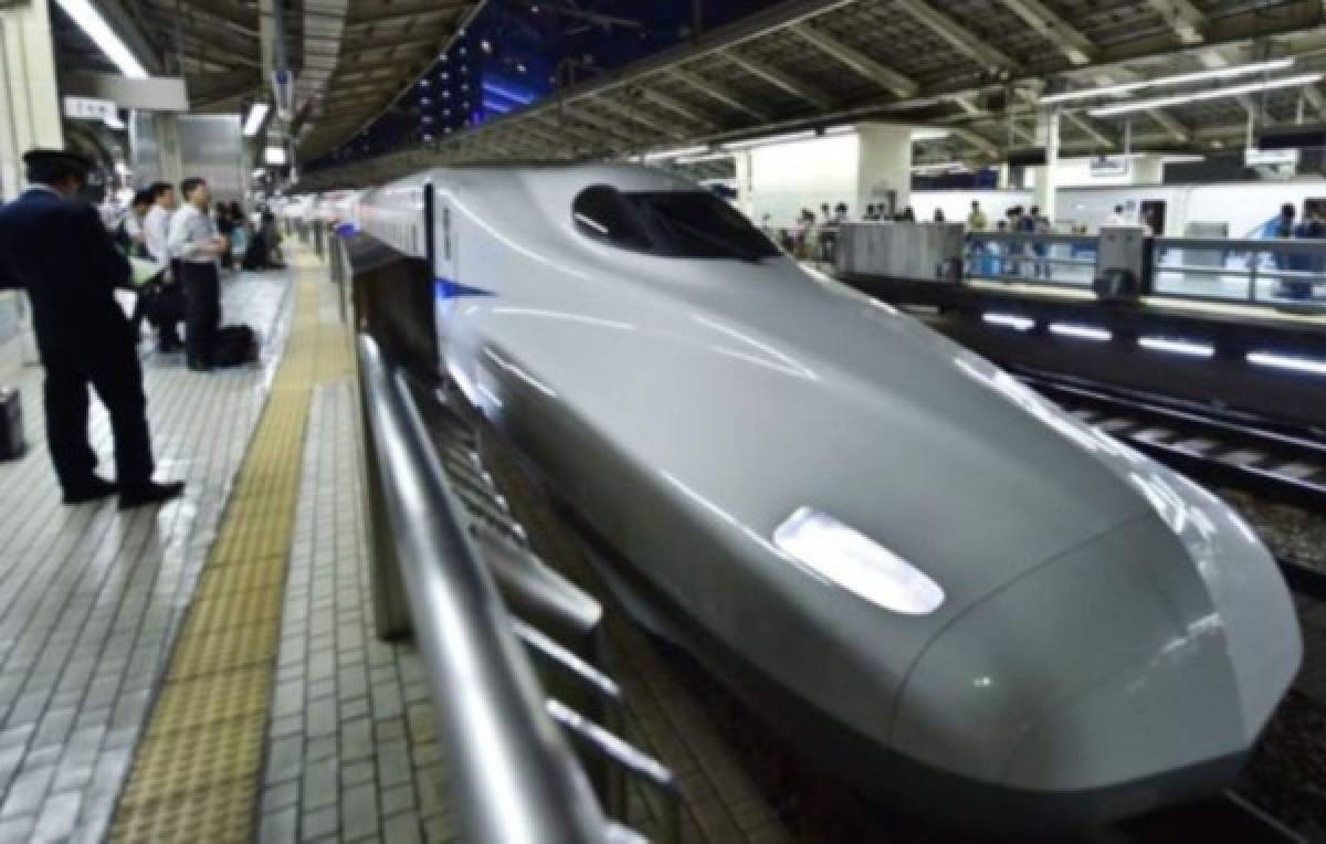 Compañía japonesa pide perdón por un tren que salió 20 segundos antes de tiempo