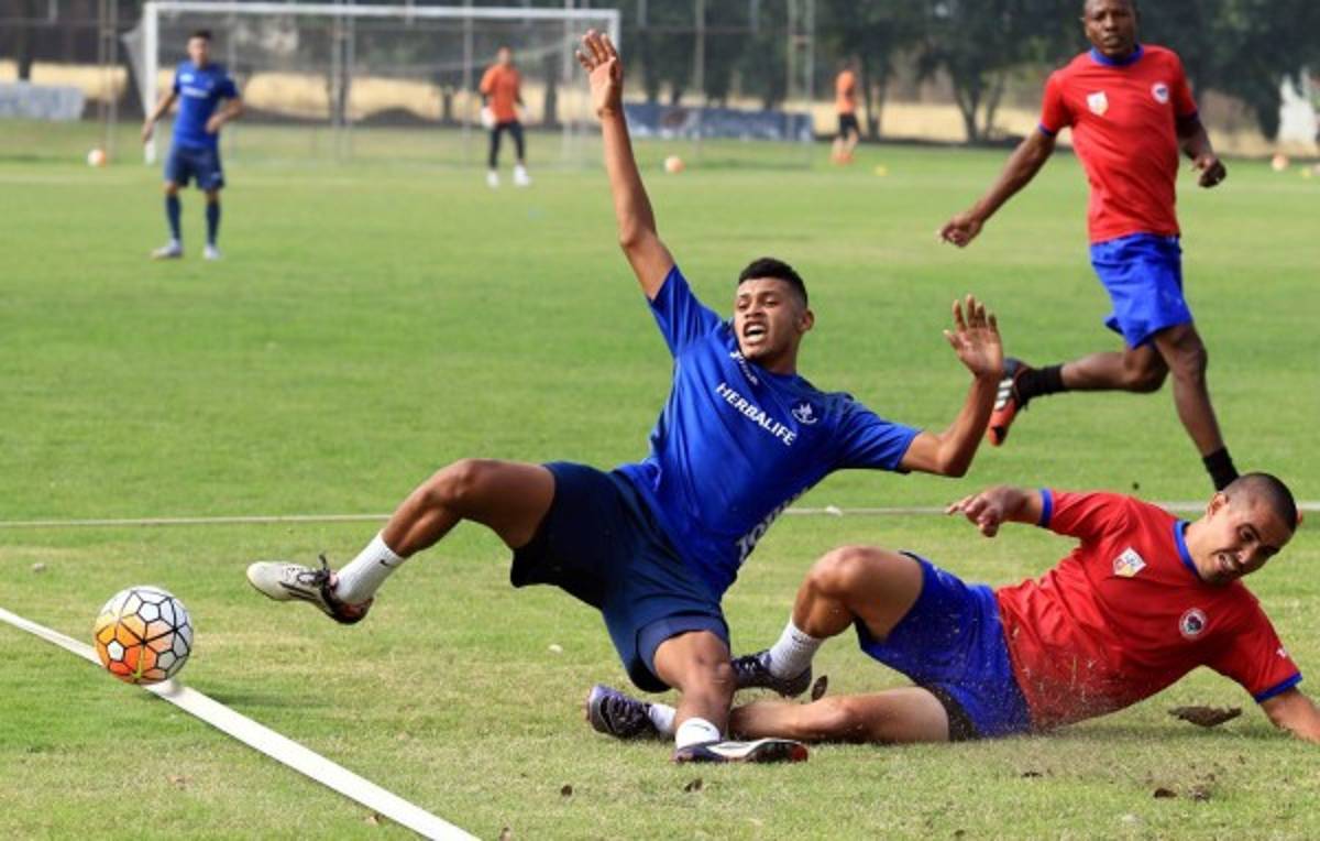 Wilmer Crisanto alaba el juego de Óscar Salas