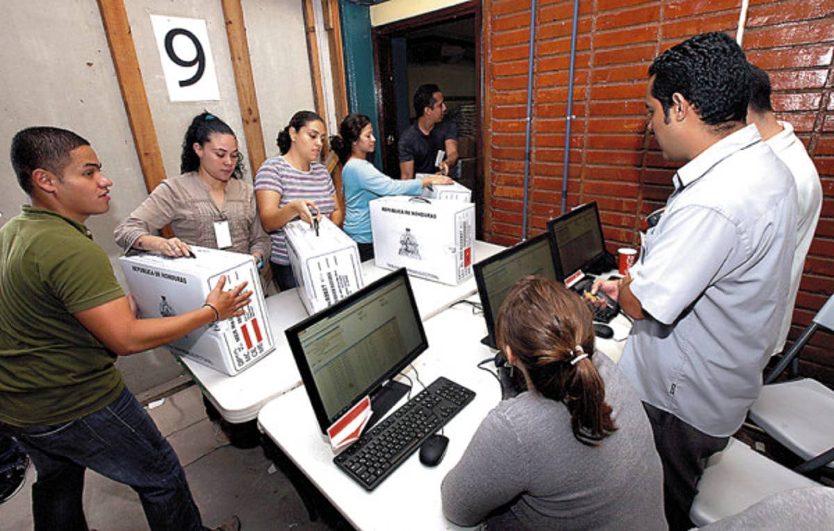 Distribuido el 50% del material electoral