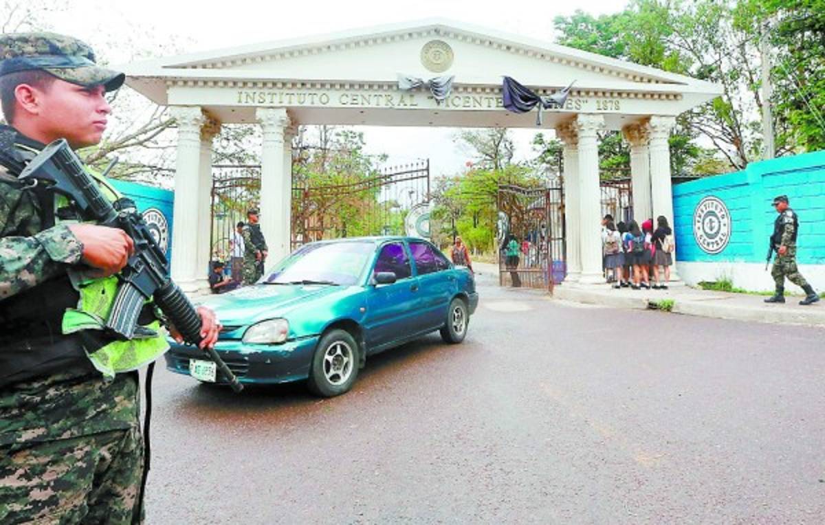 Refuerzan seguridad en colegios