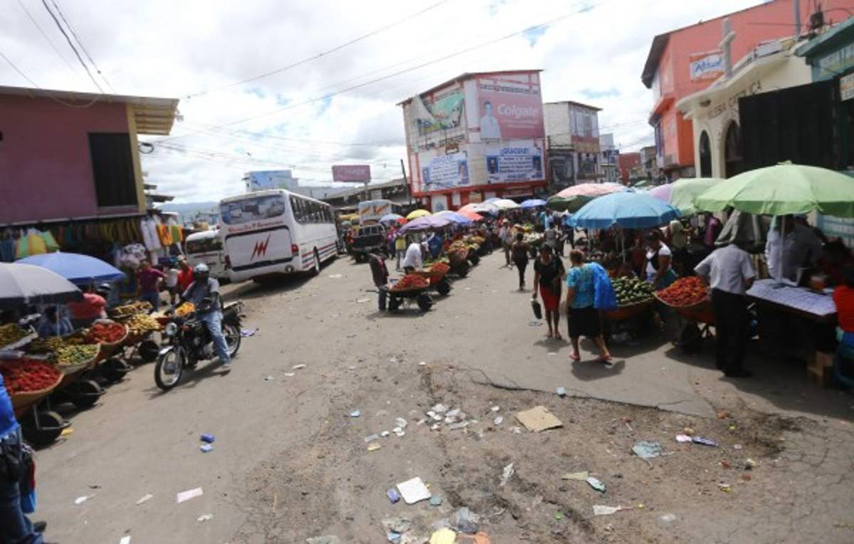 Reordenan a vendedores del mercado Zonal Belén
