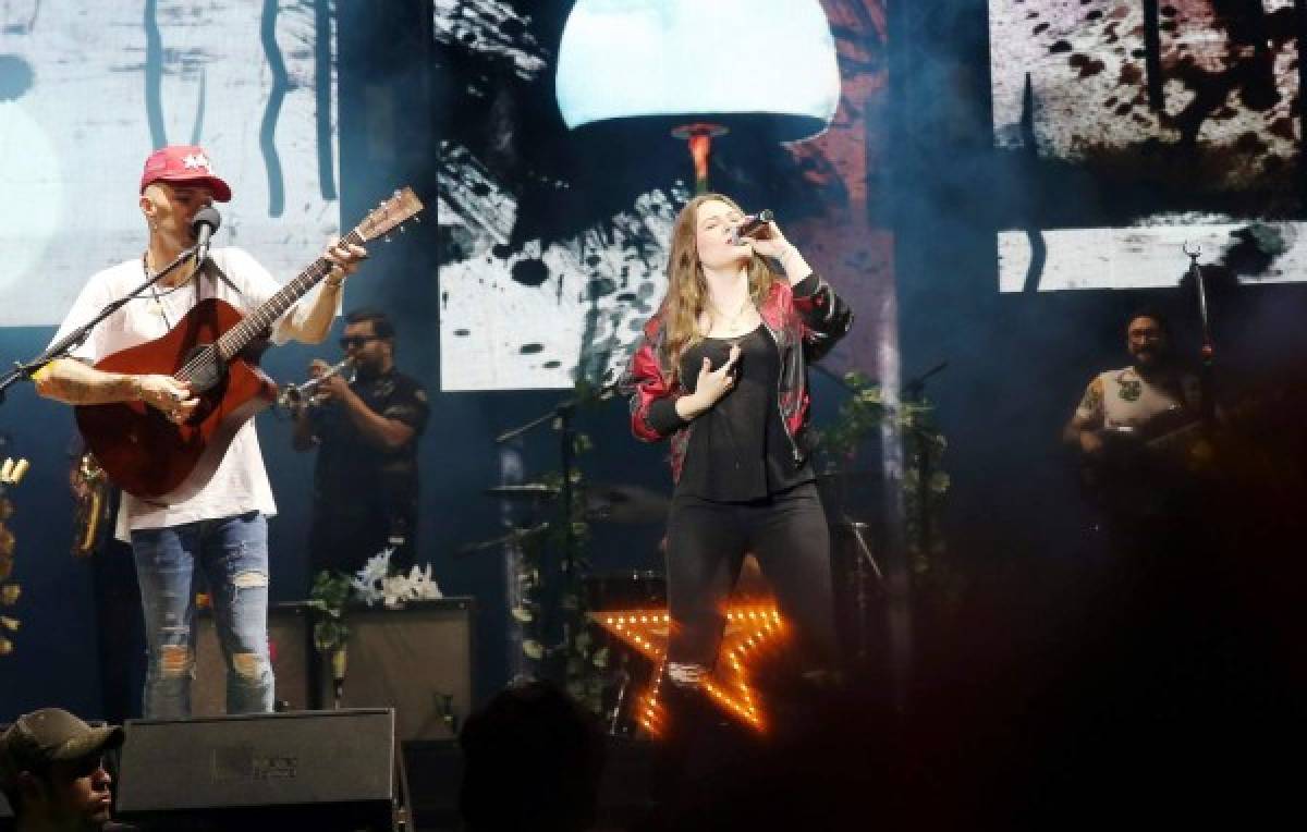 Jesse y Joy enamoraron a los capitalinos con su tour 'Un besito más ”