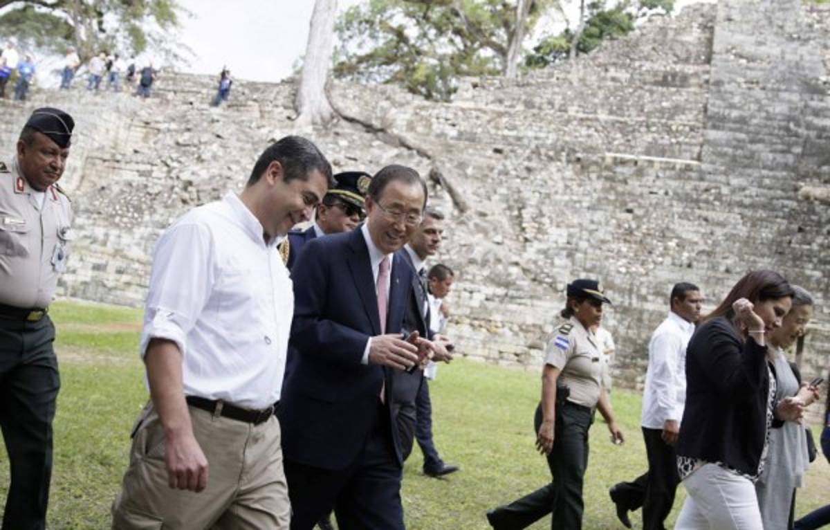 Fascinado Ban Ki-moon con el esplendor del parque de Copán