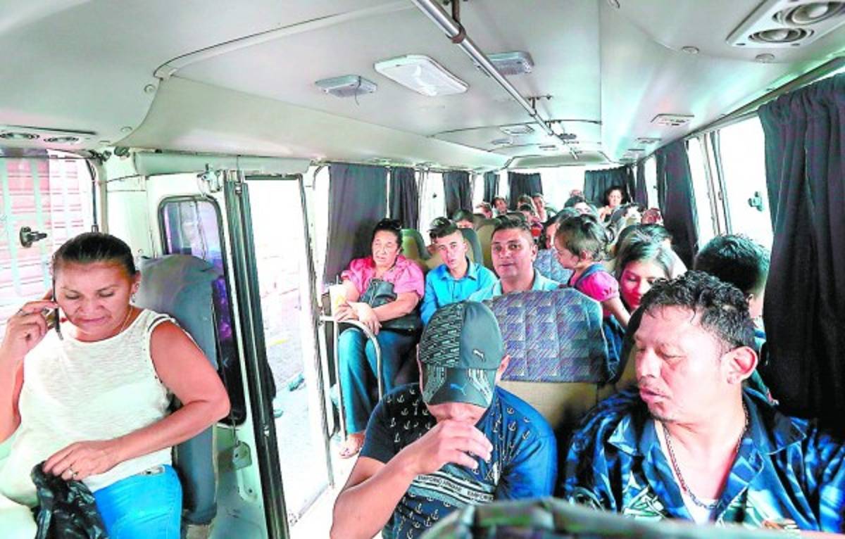 Masiva salida de viajeros en inicio de Feriado Morazánico