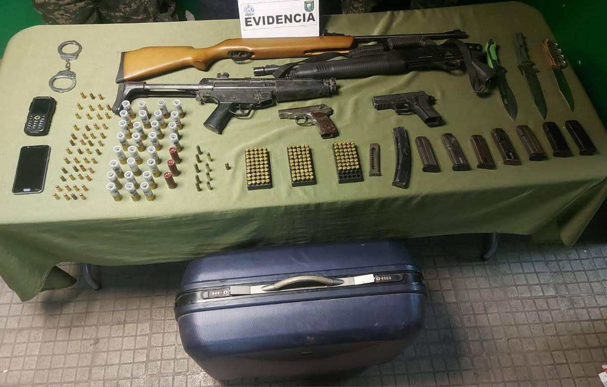 Este fue el arsenal que le encontraron.