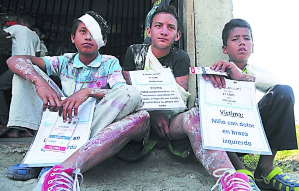 Con simulacros forman a estudiantes y vecinos que viven en zonas de riesgo