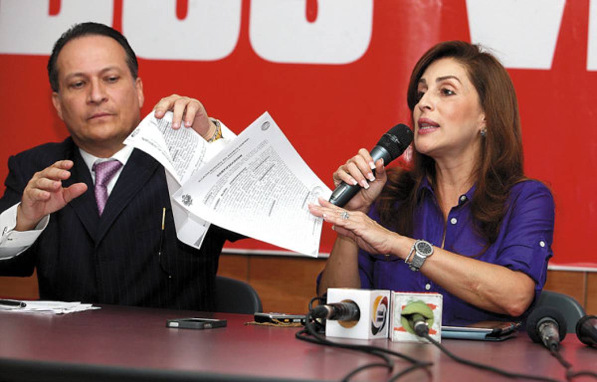 Marcia Villeda pide renuncia a Nasry Asfura