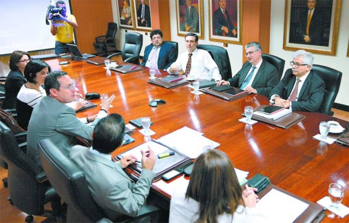 Honduras necesita reducir déficit fiscal y bajar deuda