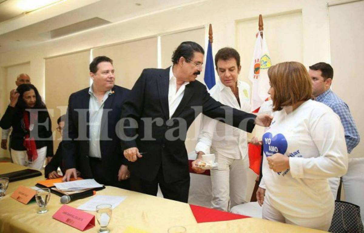 Nasralla y Eva Fernández se pelean por una silla durante conferencia de la alianza opositora