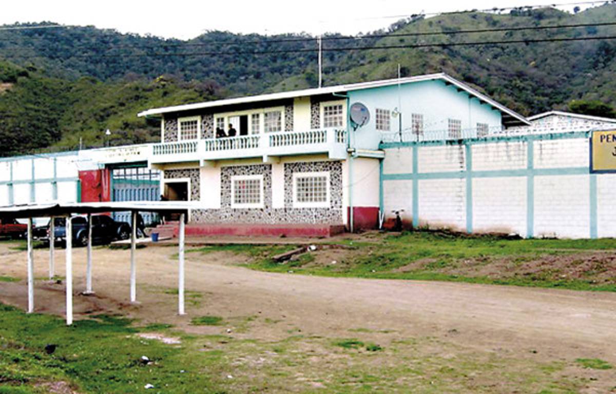 Advierten sobre posible epidemia por falta de agua en el penal de Juticalpa