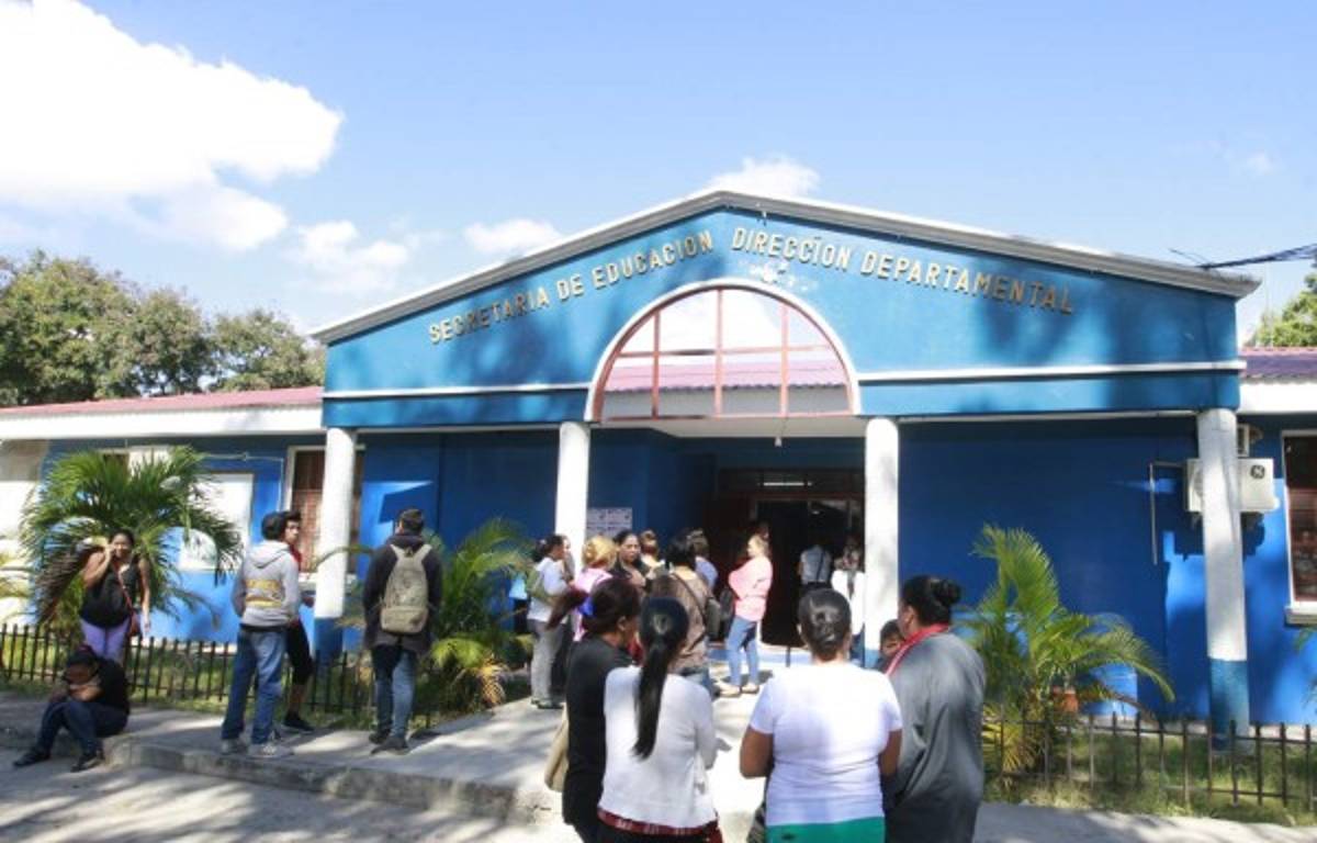 Por graduarse más de 18 mil alumnos de media en la capital