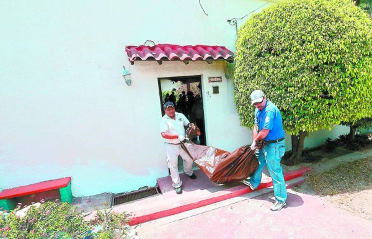 Dentro de su vivienda asesinan a una abogada