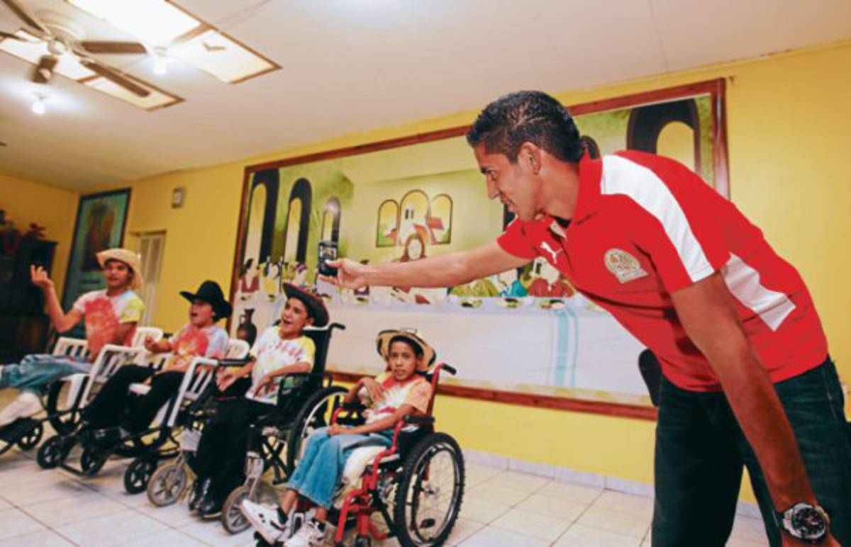 Visita que les tocó el alma a los jugadores de Olimpia