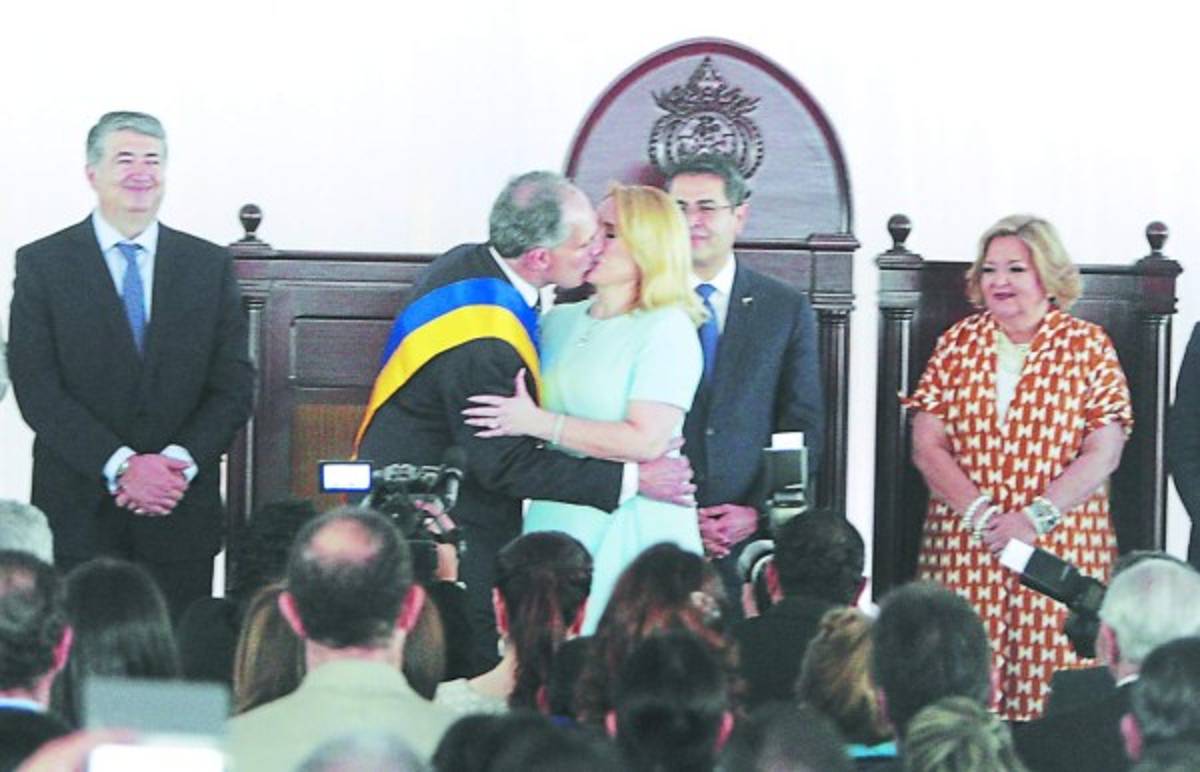 Amenos momentos en la toma de posesión municipal