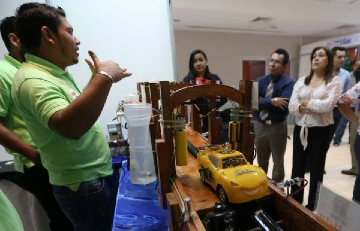 Entregan Premios Nacionales de Ciencia y Tecnología IHCIETI en Tegucigalpa