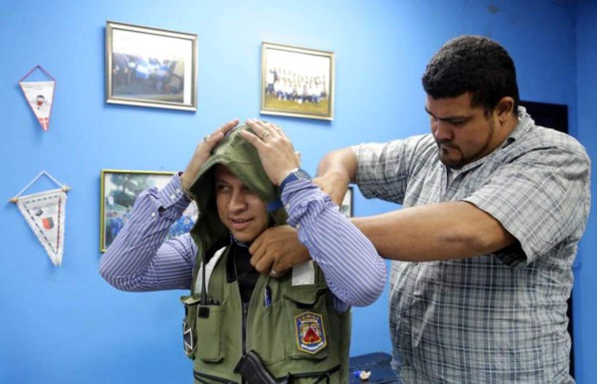 Funcionario de la alcaldía de San Pedro Sula amenaza con pistola a universitario