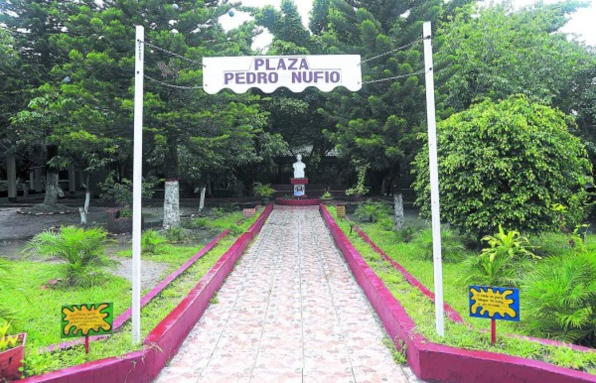 Escuela Normal Mixta Pedro Nufio, orgullo capitalino