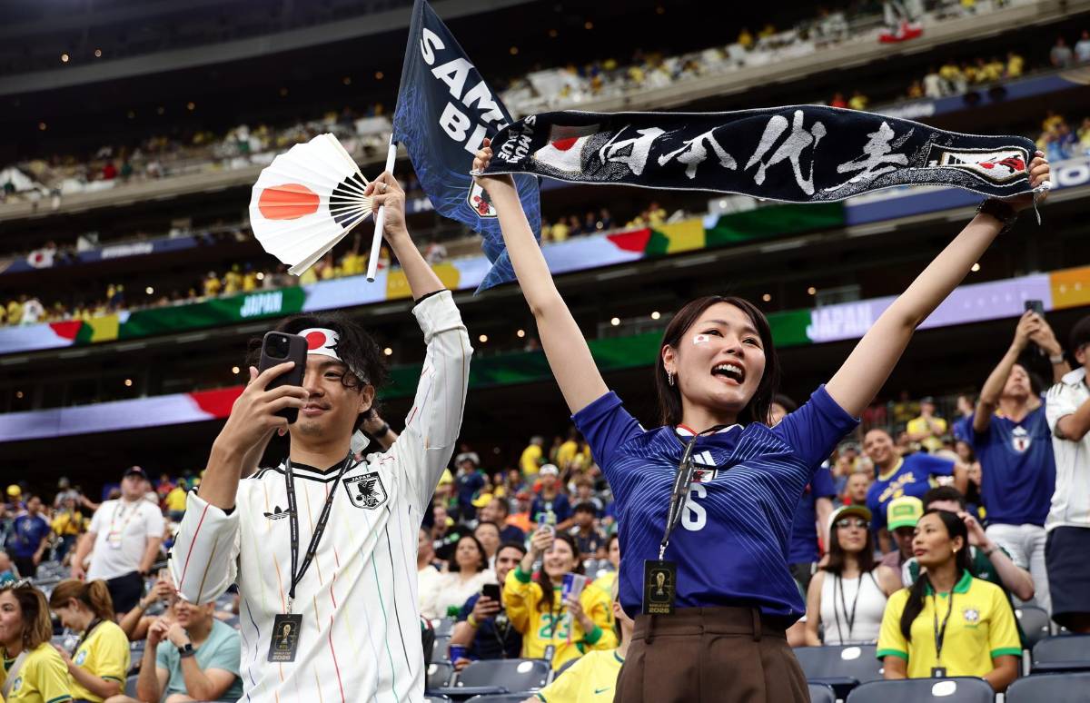 Las bellas garotas en partido de Brasil, Ronadinho sorprende y Shin Fujiyama es captado