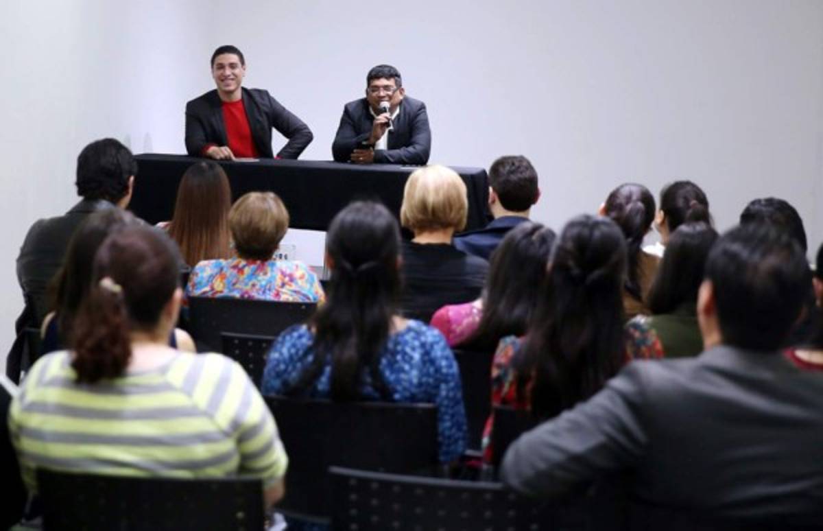 Manuel Ayes presentó su primer libro de cuentos 'Infortunios'