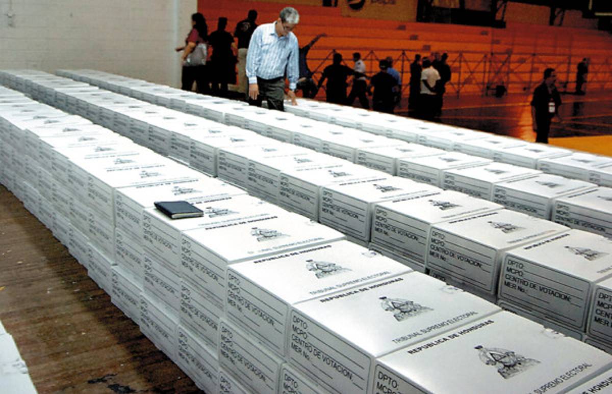 Distribuido el 50% del material electoral