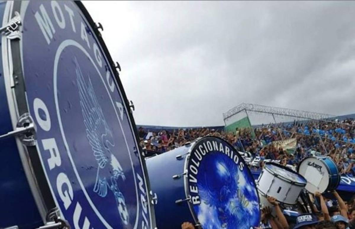 La Revo construyó sus propios bombos para la Final