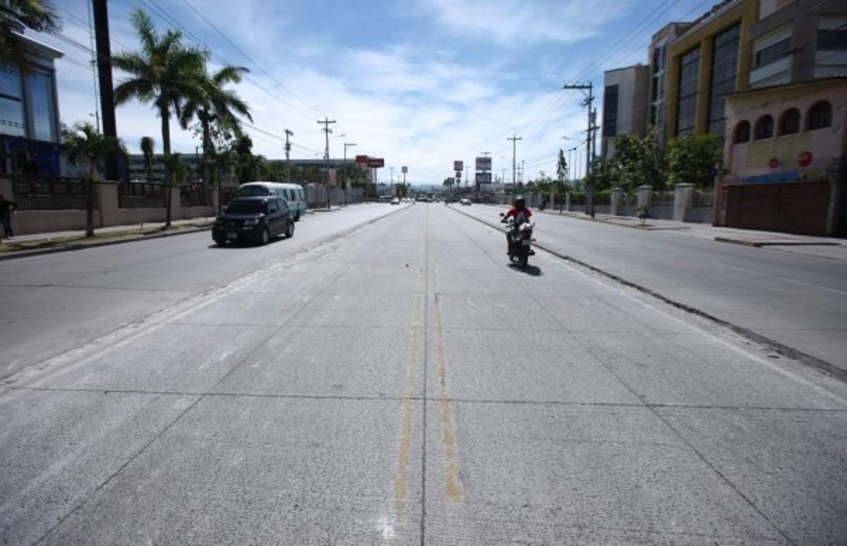 Remueven nuevos bordillos de las vías del Trans 450