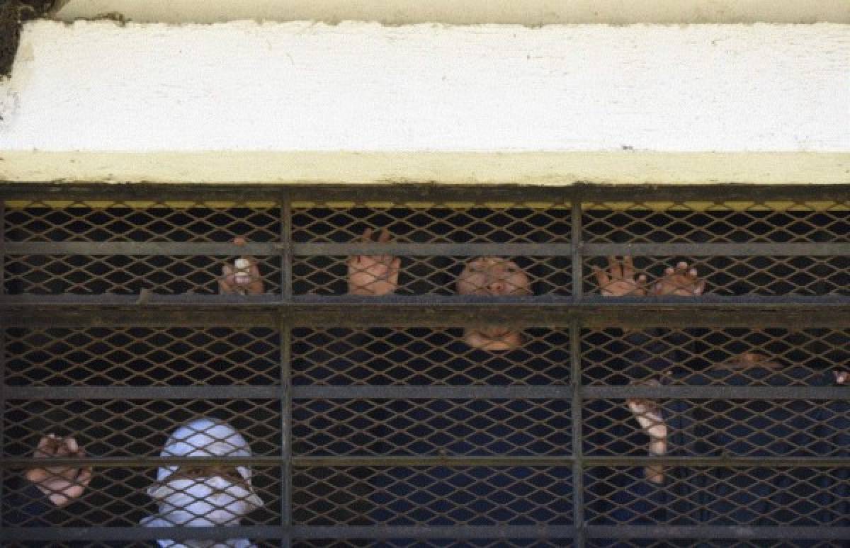 Cuatro funcionarios secuestrados por internos en correccional de Guatemala