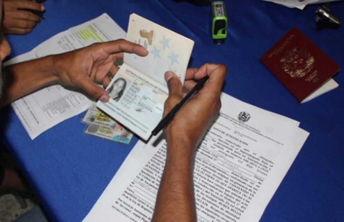 10 cosas que no sabías del permiso de viaje para inmigrantes en EEUU