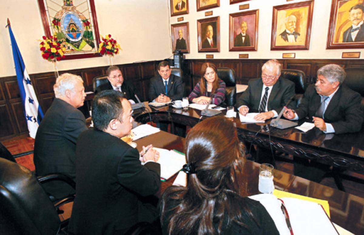 FMI inicia evaluación de economía nacional