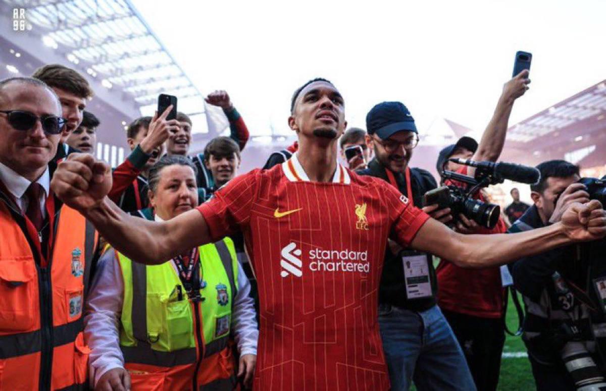 Festejo son copa: Así celebró Liverpool el coronarse campeón de Premier League