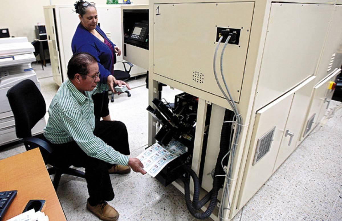 Gobierno asfixia al RNP y pone en peligro proceso de identificación en Honduras