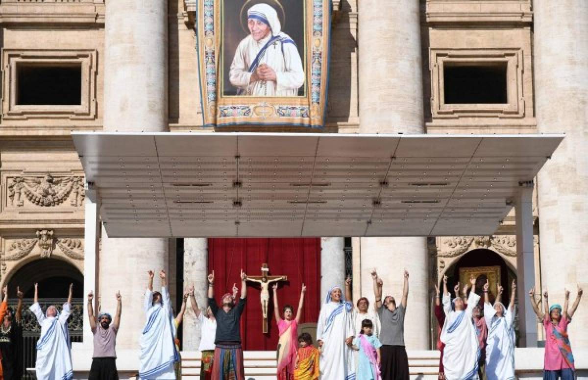 Santa Madre Teresa, la intensa luz de los pobres    