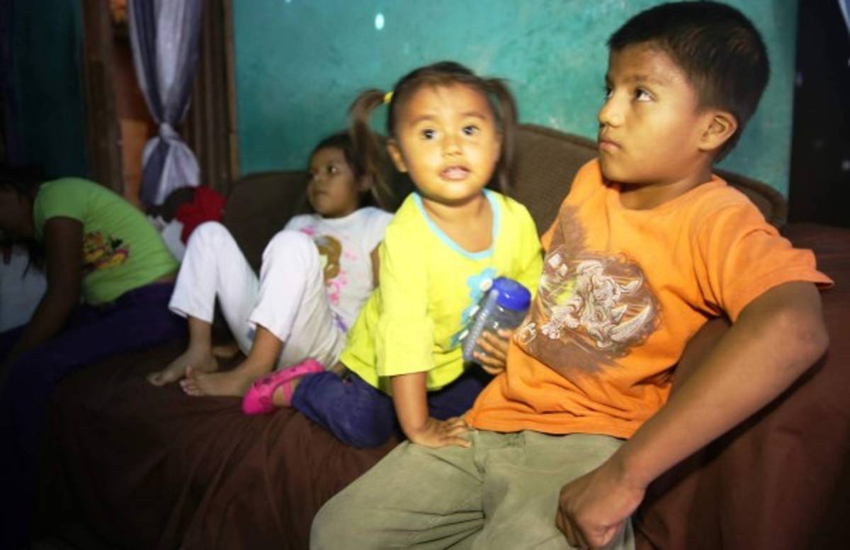 Hoy tratan de salir adelante junto a la ayuda de su tíos quienes los han acogido para brindarles un amor de familia y ayudarles en lo que puedan.
